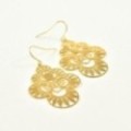 BOUCLES FINES CISELEES FLEURS ACIER INOXYDABLE GOLD PETIT PRIX