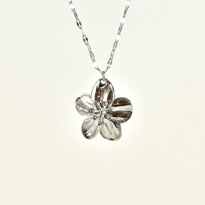 COLLIER FILIGRANE FLEUR GRAVEE ACIER INOXYDABLE SILVER PETIT PRIX